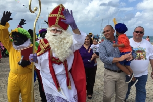 Sinterklaas y su 145 piet a yega Aruba awe mainta!