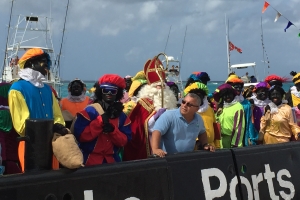 Sinterklaas y su 145 piet a yega Aruba awe mainta!