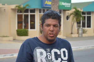 Naufragonan di boto La Rumbera a yega Aruba porfin
