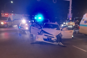 Accidente serio di trafico cu tres herido na altura di Guardian Life