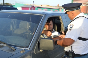 Automobilistanan sorprendi cu control di trafico 'special'