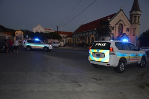 Fever dilanti misa na Playa a laga herido y hopi patruya policial