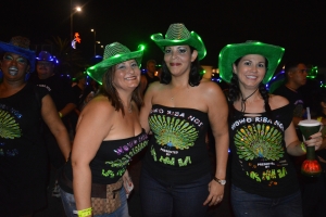 Mas di 6000 participante den parada di flambeu