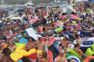 Hopi arubiano presente atrobe na Fuikdag na Corsou