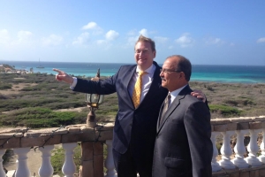 Gobernador di Aruba a tour cu Minister di Husticia Hulandes