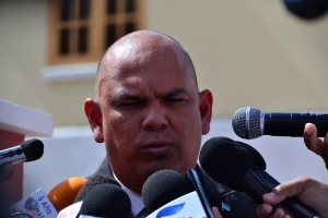 Oduber ta admiti crisis di diferencia di opinion den gabinete Eman 2