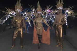 Parada di luz na San Nicolas bunita cu hopi luz y ambiente