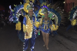 Parada di luz na San Nicolas bunita cu hopi luz y ambiente