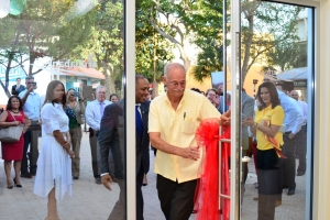 Aruba Bank ta celebra apertura di Main Street Express Branch