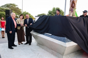 Monumento Ike Cohen honrando pioneronan di Aruba su turismo