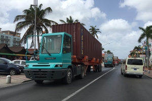 Mudanza pa containerhaven Barcadera a continua den weekend