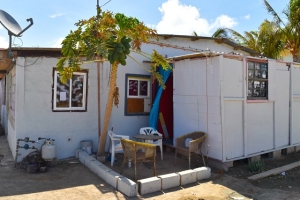 Polis buscando alivio pa famia bibando sin awa y coriente den Madiki