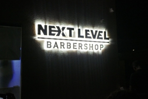 NEXT LEVEL Barbershop celebrando su re-apertura