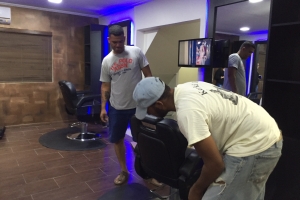 NEXT LEVEL Barbershop celebrando su re-apertura