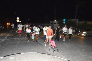 Caminata pa sostene 'Earth Hour' diasabra anochi 