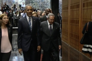 Barack Obama a honra Jose Martí y topa cu presidente Cubano Raul Castro dialuna