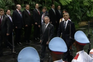 Barack Obama a honra Jose Martí y topa cu presidente Cubano Raul Castro dialuna