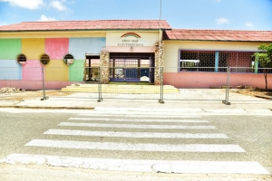 DESPA: Dialuna ta baha dak di asbest na Arco Iris Kleuterschool  