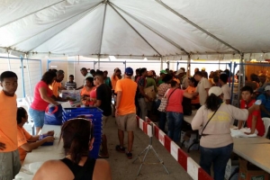 Durante Fiesta Rotaria a entrega checknan grandi pa dos instancia 
