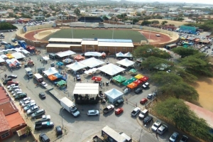 Durante Fiesta Rotaria a entrega checknan grandi pa dos instancia 