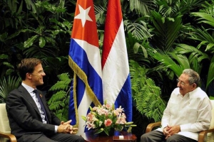 Premier Mark Rutte a presidi delegacion di Reino na cumbre na Cuba