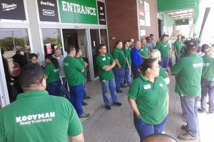 Trahadonan di Kooyman a bay den accion