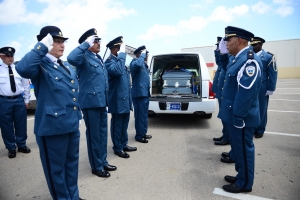 A hiba Sub Inspector Clyde Peterson na su ultimo luga di sosiego