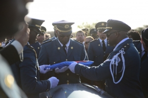 A hiba Sub Inspector Clyde Peterson na su ultimo luga di sosiego