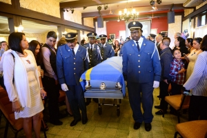 A hiba Sub Inspector Clyde Peterson na su ultimo luga di sosiego