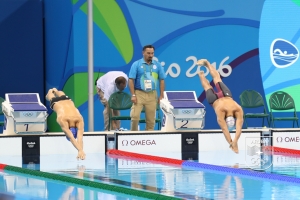 Mikel Schreuders a mira accion den e piscina Olimpico na Rio 
