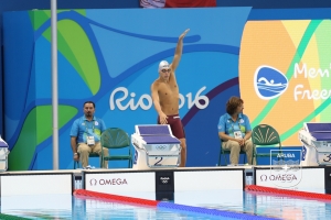 Mikel Schreuders a mira accion den e piscina Olimpico na Rio 