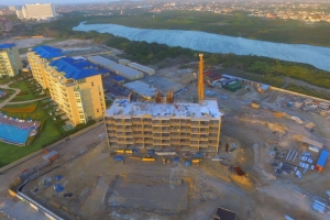 ABC ta topa desaroyadonan di Azure condominium den corte diamars