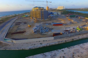 ABC ta topa desaroyadonan di Azure condominium den corte diamars