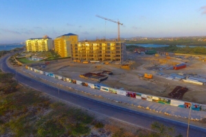 ABC ta topa desaroyadonan di Azure condominium den corte diamars