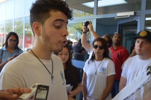 Alumnonan Unidad Turismo a entrega carta na directie EPI