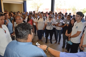 Alumnonan Unidad Turismo a entrega carta na directie EPI