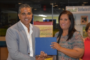 RBC ta sponsor exposicion “Lens di mi wowonan”, celebrando Dia di Prensa 2016