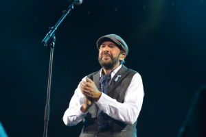 Juan Luis Guerra y Kassav grandi riba anochi gratis CNSJ