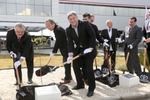 Garage Cordia: Toyota produciendo autonan cada bes miho pa Latino America