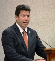 Dammers:  Aruba atrobe front runner den Caribe riba asunto di aviacion