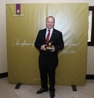 Appel di Oro ta simbolisa trabou excelente den enseñansa 