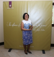 Appel di Oro ta simbolisa trabou excelente den enseñansa 