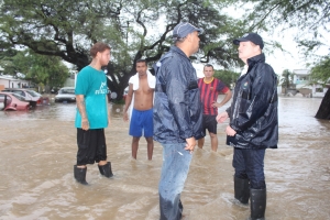 Premier Mike Eman a coordina operacion riba awacero torrencial