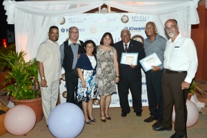 Kiwanis Key Club Colegio Arubano a celebra 40 aniversario sirbiendo comunidad di Aruba