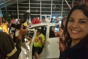 Lizmaury Kock a gana rifa di auto di Fundacion Sonrisa