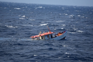 Warda Costa Hulandes ta rescata tripulantenan di boto Venezolano