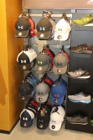 'Under Armour' a habri su tienda na Aruba tambe 