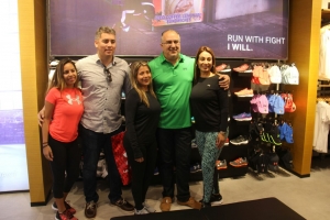 'Under Armour' a habri su tienda na Aruba tambe 