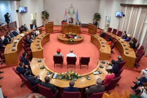 Parlamento a dispidi di Gobernador Fredis Refunjol