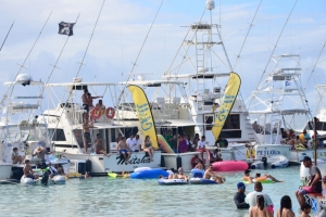 Hopi boto, musica y ambiente den Aruba Boat Fest di Chill 